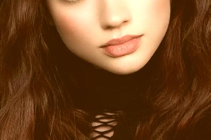 Iris, 21, a brunette dark-eyed mixed companion based in Itatiaia. Offering Overnight, CIM, Roleplay. Available for incall and outcall, day and evening dates.