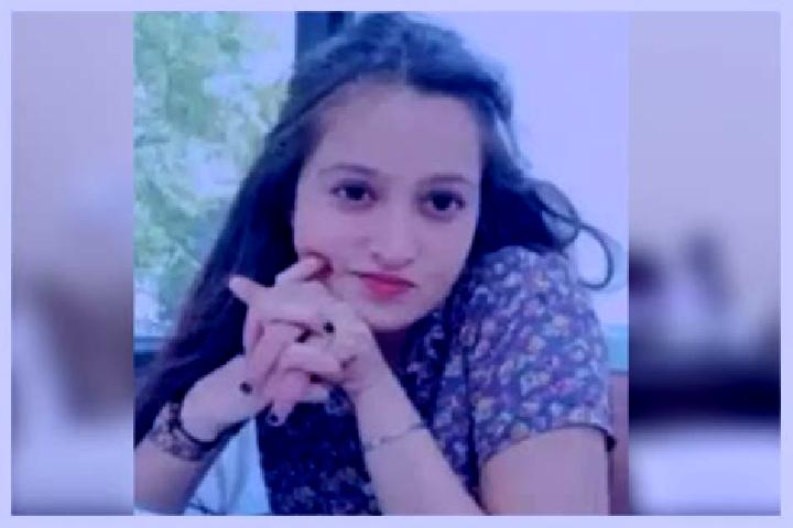Iris, 21 — Escort in Badarpur, India