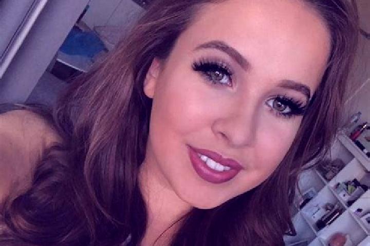 Iris, 22, a red brown-eyed mixed companion based in Stetteldorf am Wagram. Offering Deep French Kissing, Roleplay, BDSM. Available for incall and outcall, ov...