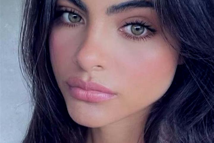 Iris, 23, a brunette dark-eyed latina companion based in Ocoto Bajo. Offering GFE, Striptease, Girlfriend Experience, A-Level, Roleplay. Available for incall...