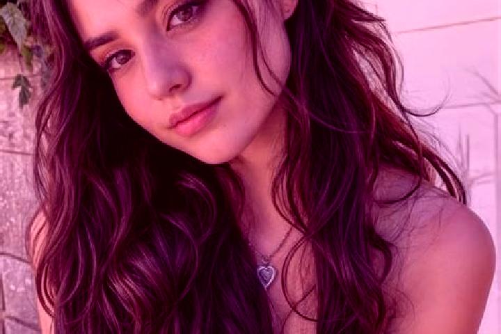 Iris, 23, a chestnut hazel-eyed latina companion based in Sidi Addi. Offering CIM, Tantra, BDSM. Available for incall and outcall, day and evening dates.