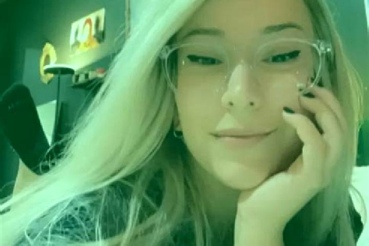 Iris, 24, a blonde dark-eyed european companion based in Qu ao. Offering Deep French Kissing, Couples, Roleplay, Duos, Party Girl. Available for incall and o...