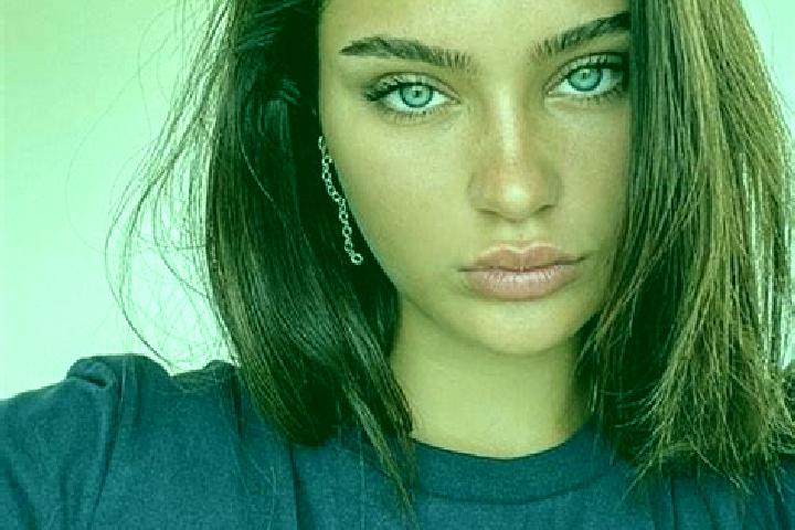 Iris, 24, a brunette blue-eyed indian companion based in General Campos. Offering Striptease, A-Level. Available for incall and outcall, overnight bookings a...