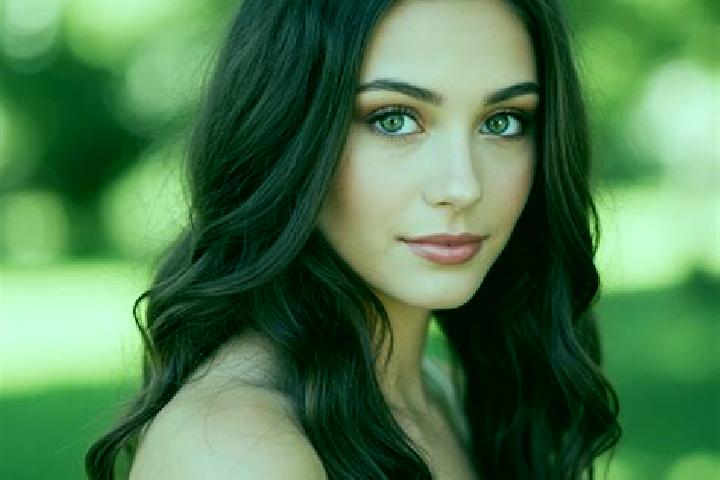 Iris, 24, a brunette hazel-eyed caucasian companion based in Pesca. Offering A-Level, Massage, OWO. Available for incall and outcall, overnight bookings avai...