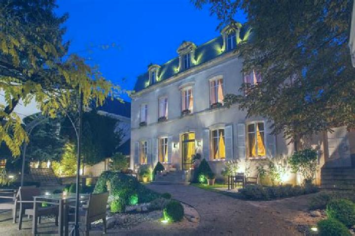 Iris, 24 — Escort in Beaune-la-Rolande, France