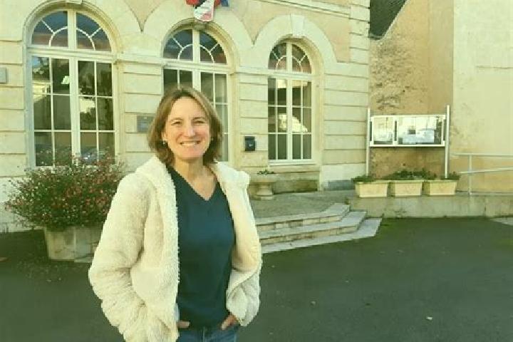 Iris, 24 — Escort in Courdemanche, France