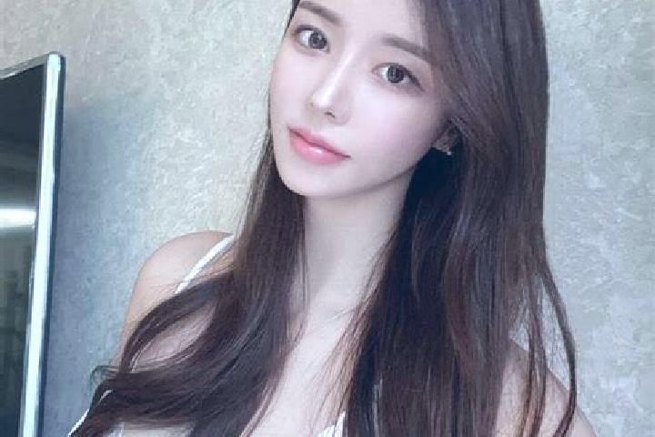 Iris, 24 — Escort in Qunsheng, China