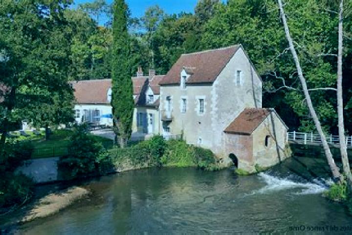 Iris, 25 — Escort in Remalard, France