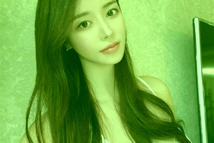 Iris, 25 — Escort in Yangwei, China