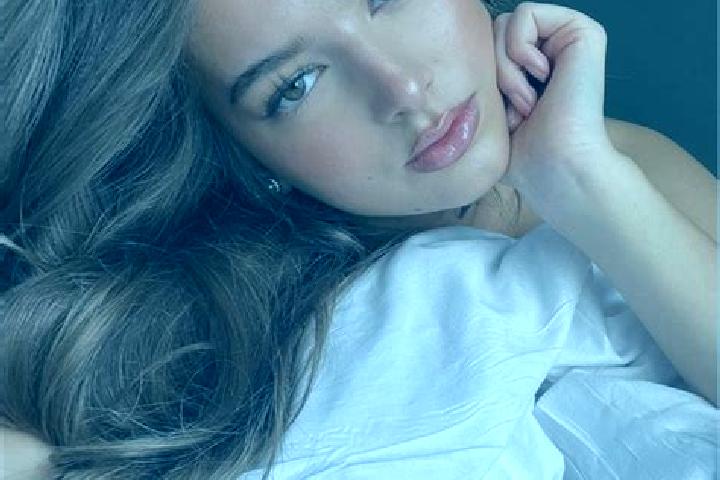 Iris, 26, a chestnut dark-eyed latina companion based in Pauhambar. Offering Couples, Party Girl, Massage, A-Level. Available for incall and outcall, day and...