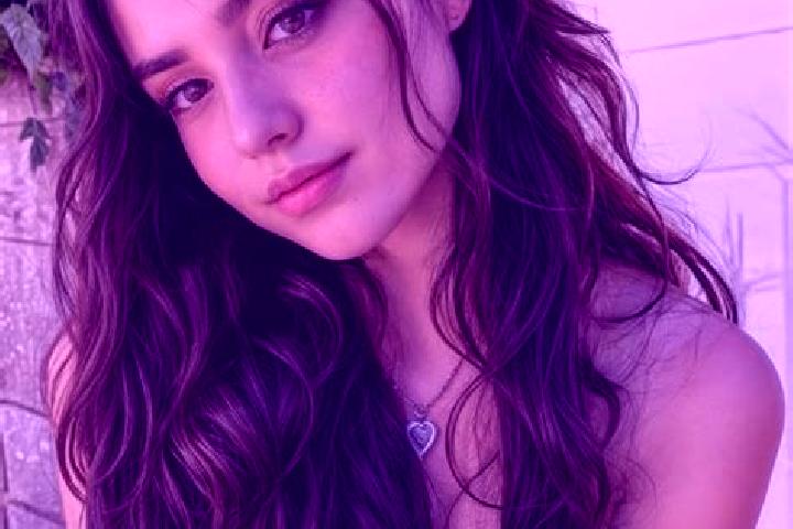 Iris, 26, a chestnut hazel-eyed middle eastern companion based in Izvoru. Offering CIM, Fetish, Deep French Kissing, Couples. Available for incall and outcal...