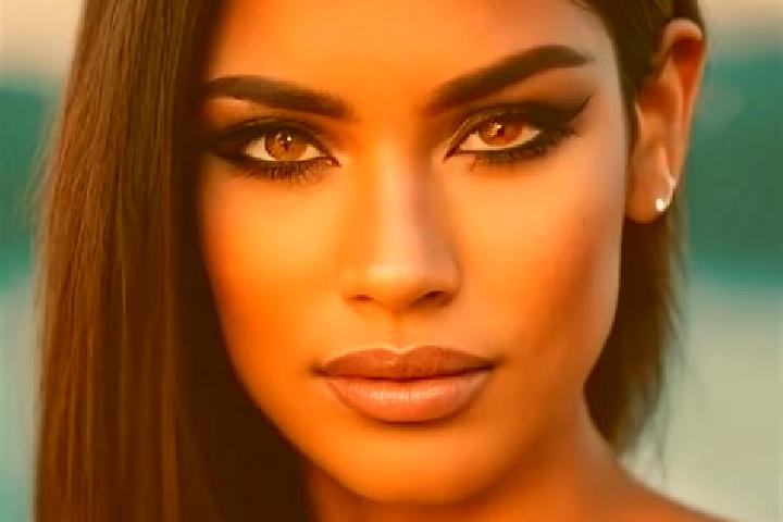 Iris, 26, a dark blonde amber-eyed latina companion based in Mara Rosa. Offering Massage, Roleplay. Available for incall and outcall, day and evening dates.