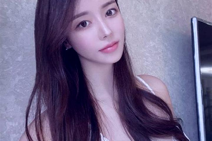 Iris, 26 — Escort in Kangin, Indonesia