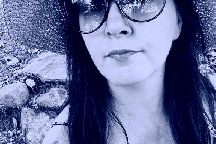 Iris, 26 — Escort in Les Trois-Pierres, France