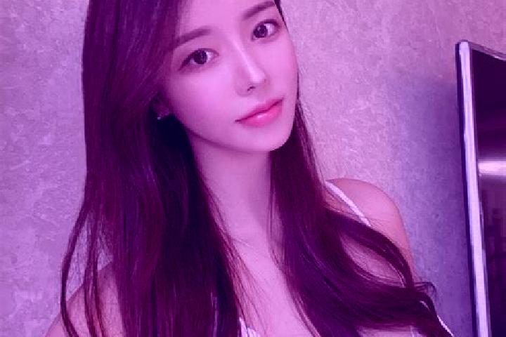 Iris, 26 — Escort in Sendung, Indonesia