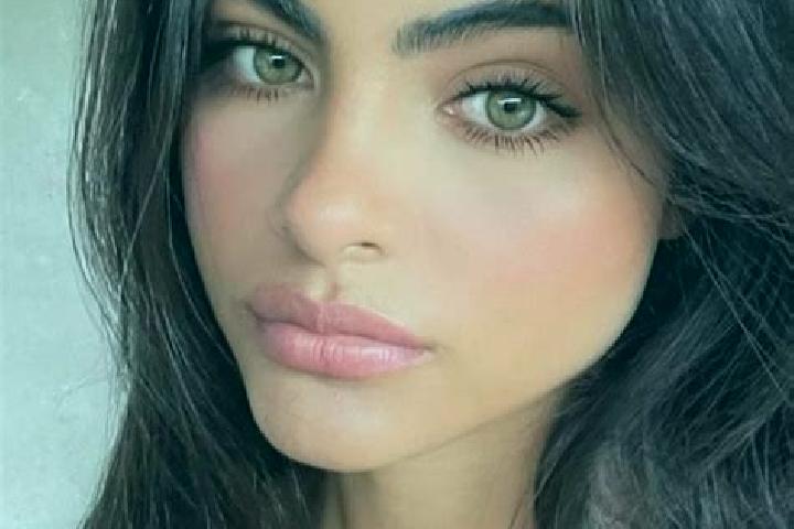 Iris, 27, a black green-eyed latina companion based in Buzke. Offering Deep French Kissing, GFE, Couples, Striptease, Girlfriend Experience. Available for in...