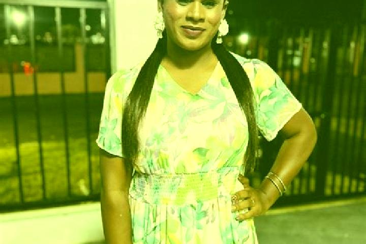 Iris, 27 — Escort in Albele, Romania