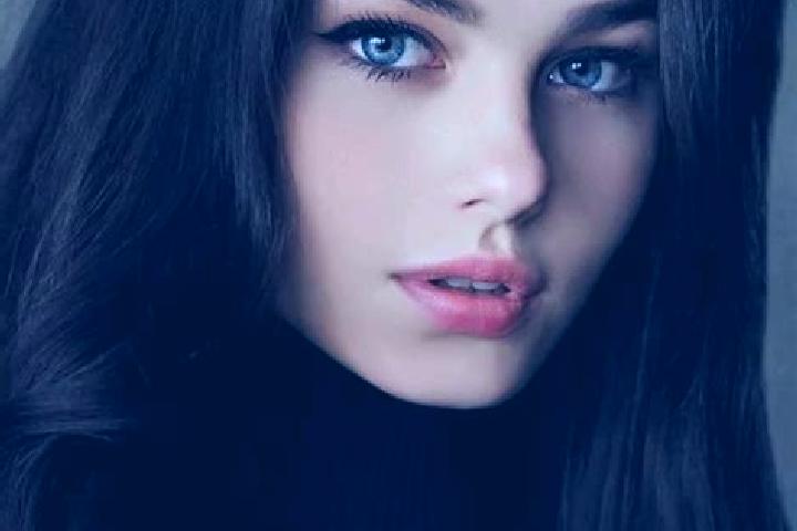 Iris, 28, a red dark-eyed caucasian companion based in Boukebo. Offering Deep French Kissing, Travel Companion, GFE, Girlfriend Experience. Available for inc...