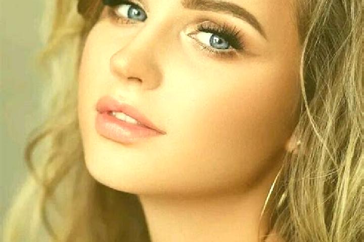 Iris, 31, a dark blonde blue-eyed mediterranean companion based in Duck Run 2. Offering OWO, Fetish, Erotic Massage. Available for incall and outcall, day an...