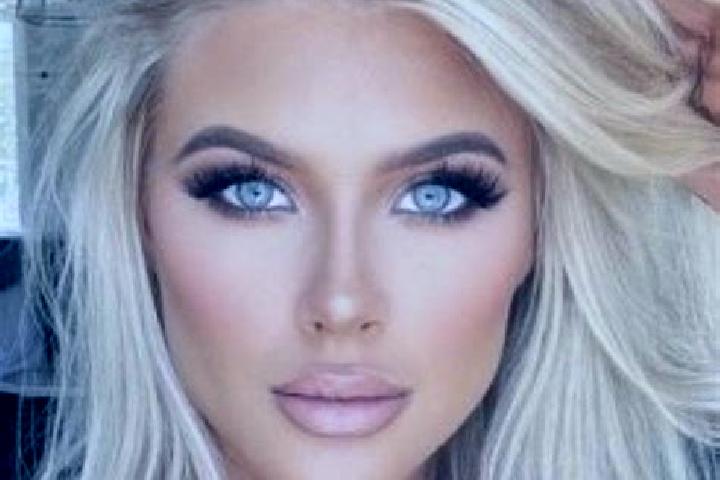 Iris, 31, a platinum blonde grey-eyed latina companion based in Bitonto. Offering Domination, Duos, Massage, Dinner Date, Overnight. Available for incall and...