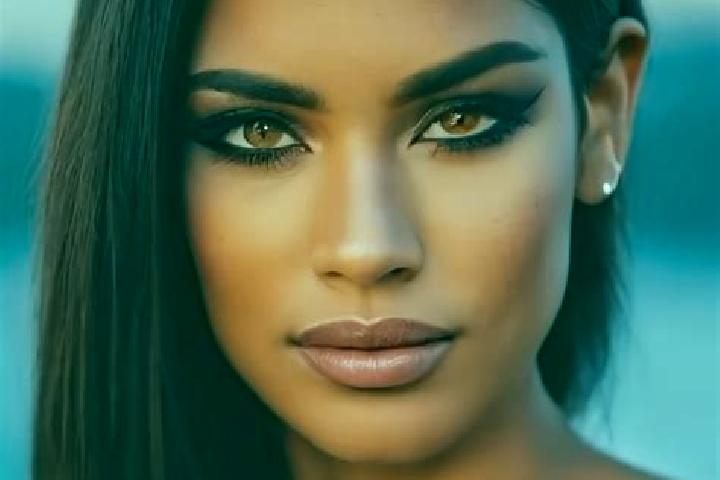 Iris, 32, a auburn amber-eyed latina companion based in Zamania. Offering Massage, Erotic Massage, OWO, Duos. Available for incall and outcall, day and eveni...