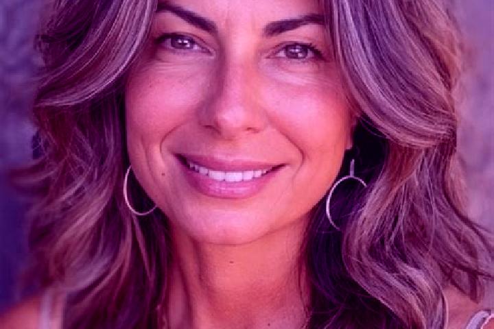 Iris, 34, a brunette grey-eyed mixed companion based in Brofodoume. Offering Domination, Dinner Date, Striptease. Available for incall and outcall, day and e...