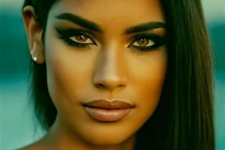 Iris, 34, a chestnut hazel-eyed latina companion based in Tozeur. Offering Dinner Date, Travel Companion, OWO. Available for incall and outcall, overnight bo...