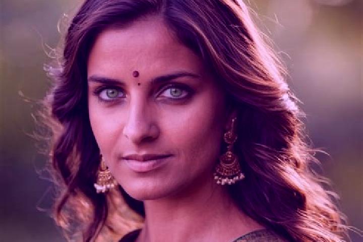 Iris, 35, a brunette green-eyed indian companion based in Yagel. Offering Travel Companion, CIM, 69, BDSM, GFE. Available for incall and outcall, day and eve...