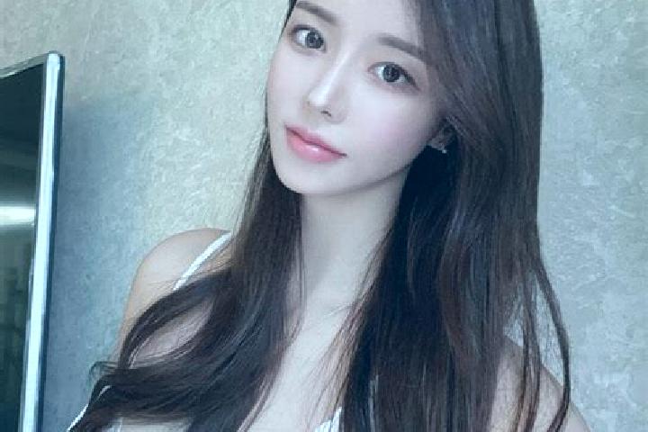 Iris, 35 — Escort in Rambang, Indonesia