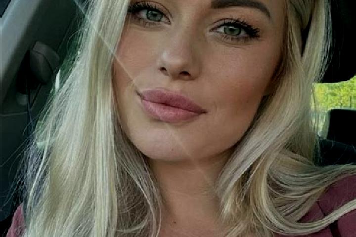Iris, 36, a blonde hazel-eyed latina companion based in Hunts Cross. Offering BDSM, Travel Companion, Domination, Deep French Kissing. Available for incall a...