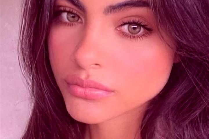 Iris, 36, a brunette grey-eyed indian companion based in Kuiya. Offering Prostate Massage, Dinner Date, 69, Party Girl, Erotic Massage. Available for incall ...
