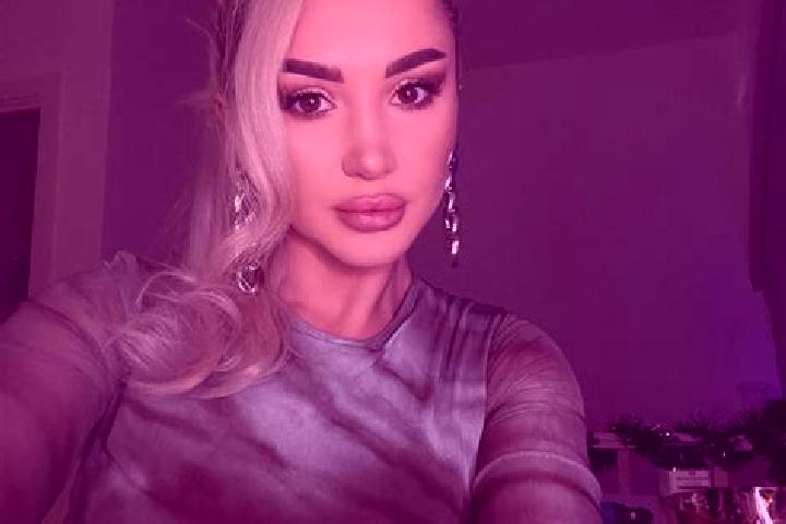 Iris, 37, a blonde hazel-eyed caucasian companion based in San Ildefonso. Offering Travel Companion, CIM, Tantra, GFE, Dinner Date. Available for incall and ...
