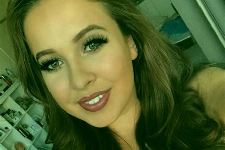 Iris, 37, a red grey-eyed middle eastern companion based in Uglegorsk. Offering Striptease, Overnight, Fetish. Available for incall and outcall, overnight bo...