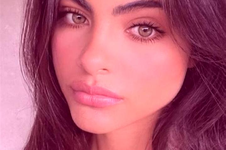 Iris, 38, a brunette green-eyed european companion based in Sulevo. Offering A-Level, Travel Companion, Dinner Date, Roleplay. Available for incall and outca...