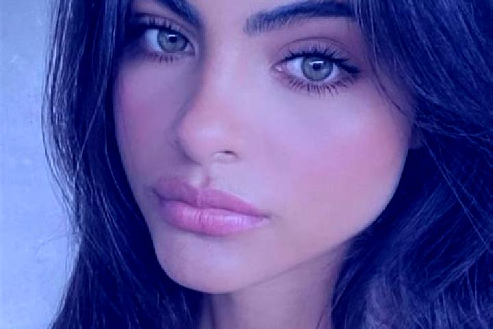 Isabella, 20, a chestnut hazel-eyed middle eastern companion based in Patterson Place. Offering OWO, Fetish, Tantra, Deep French Kissing, Roleplay. Available...