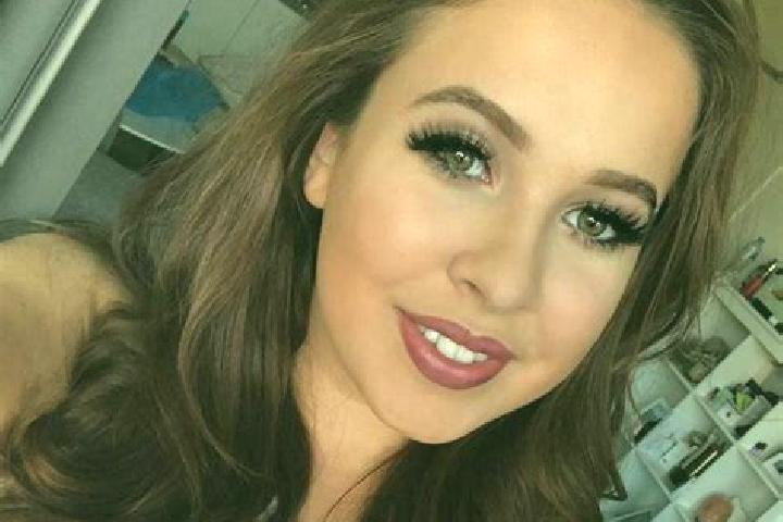 Isabella, 21, a red dark-eyed mediterranean companion based in Maran. Offering Girlfriend Experience, Fetish, Tantra, Domination. Available for incall and ou...