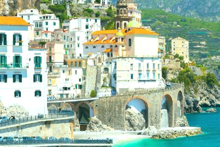 Isabella, 21 — Escort in Barrea, Italy