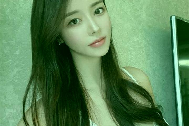 Isabella, 21 — Escort in Qingshanquan, China