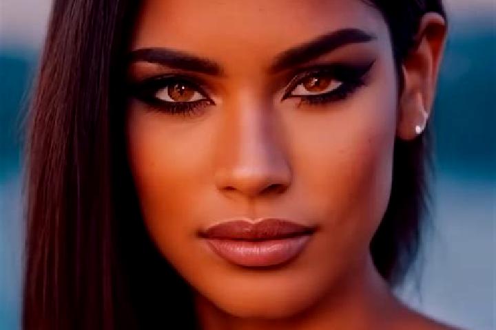 Isabella, 22, a auburn brown-eyed latina companion based in Taras. Offering Striptease, OWO, Massage. Available for incall and outcall, day and evening dates.