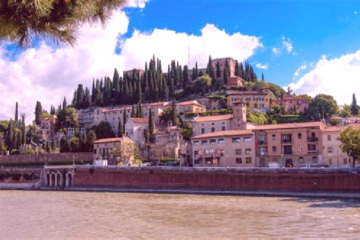 Isabella, 22 — Escort in Castel San Pietro, Switzerland