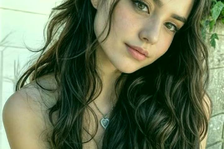 Isabella, 23, a auburn amber-eyed latina companion based in Winthorpe. Offering Roleplay, GFE, A-Level, Massage. Available for incall and outcall, day and ev...