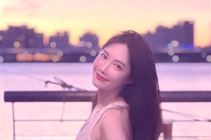 Isabella, 23 — Escort in Yushugou, China