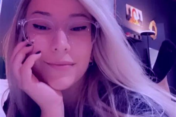 Isabella, 25, a blonde grey-eyed mixed companion based in Jeber-Bergfrieden. Offering Dinner Date, Couples, Duos, GFE. Available for incall and outcall, over...