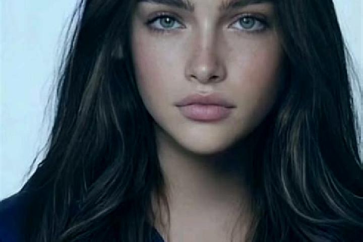 Isabella, 26, a brunette blue-eyed caucasian companion based in Biliesti. Offering Domination, Party Girl, OWO. Available for incall and outcall, day and eve...