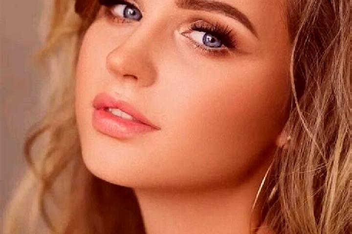 Isabella, 27, a dark blonde blue-eyed european companion based in Sostegno. Offering BDSM, Duos, Overnight. Available for incall and outcall, day and evening...