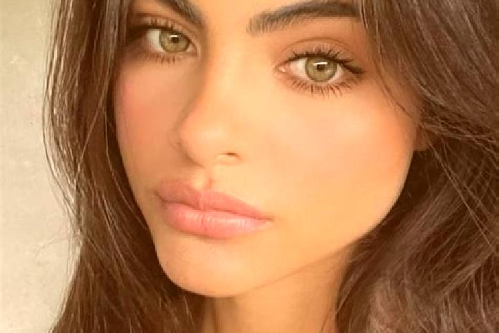 Isabella, 30, a black grey-eyed indian companion based in Karanglo. Offering Erotic Massage, Massage, Couples. Available for incall and outcall, day and even...