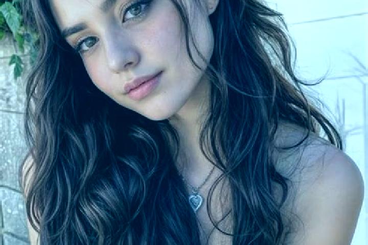 Isabella, 31, a auburn hazel-eyed middle eastern companion based in Ile-aux-Moines. Offering GFE, Striptease, BDSM. Available for incall and outcall, overnig...