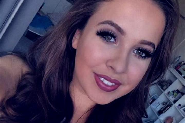 Isabella, 32, a red green-eyed caucasian companion based in Pine Island Center. Offering Tantra, Domination. Available for incall and outcall, overnight book...