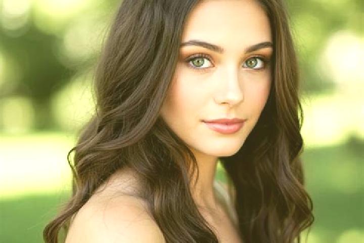 Isabella, 34, a brunette hazel-eyed slavic companion based in Leleni. Offering Duos, CIM, Couples, OWO. Available for incall and outcall, day and evening dates.