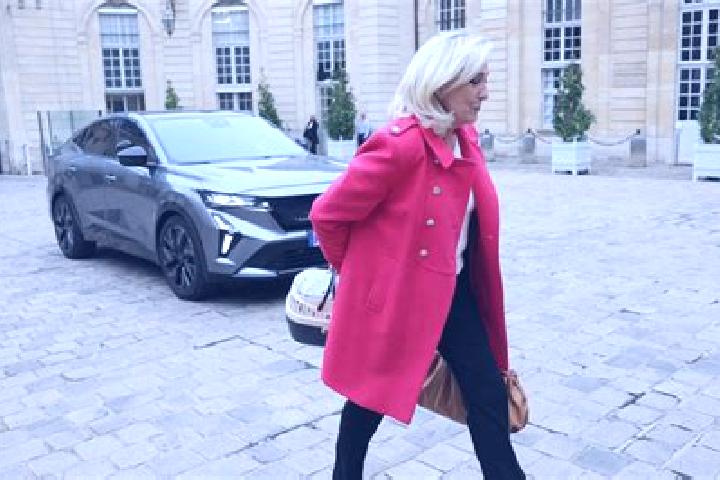 Isabella, 34 — Escort in Matignon, France
